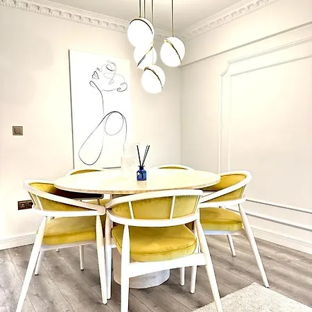 Luxurious 3 Bd/r Flat In The Heart Of Nisantasi Appartamento *